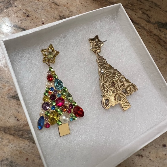 Sugarfix by Baublebar Festive Snowman & Christmas Tree earrings Set - Picture 8 of 10